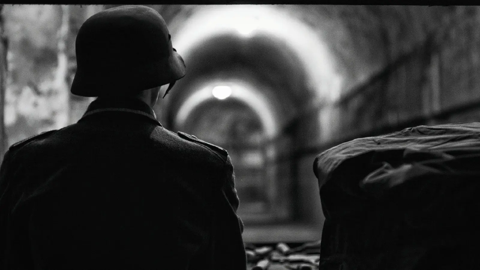 Figurante vestito come un soldato tedesco durante il periodo storico della Seconda Guerra Mondiale